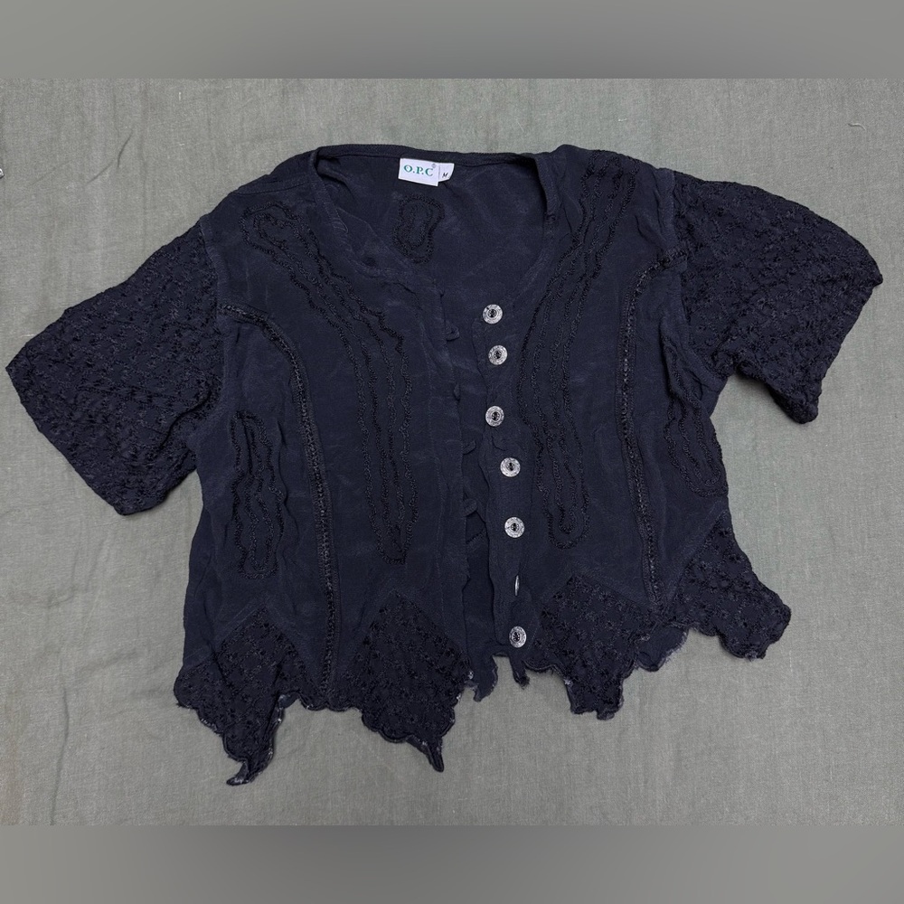 Chic Black Button-Up Lace Cropped Blouse